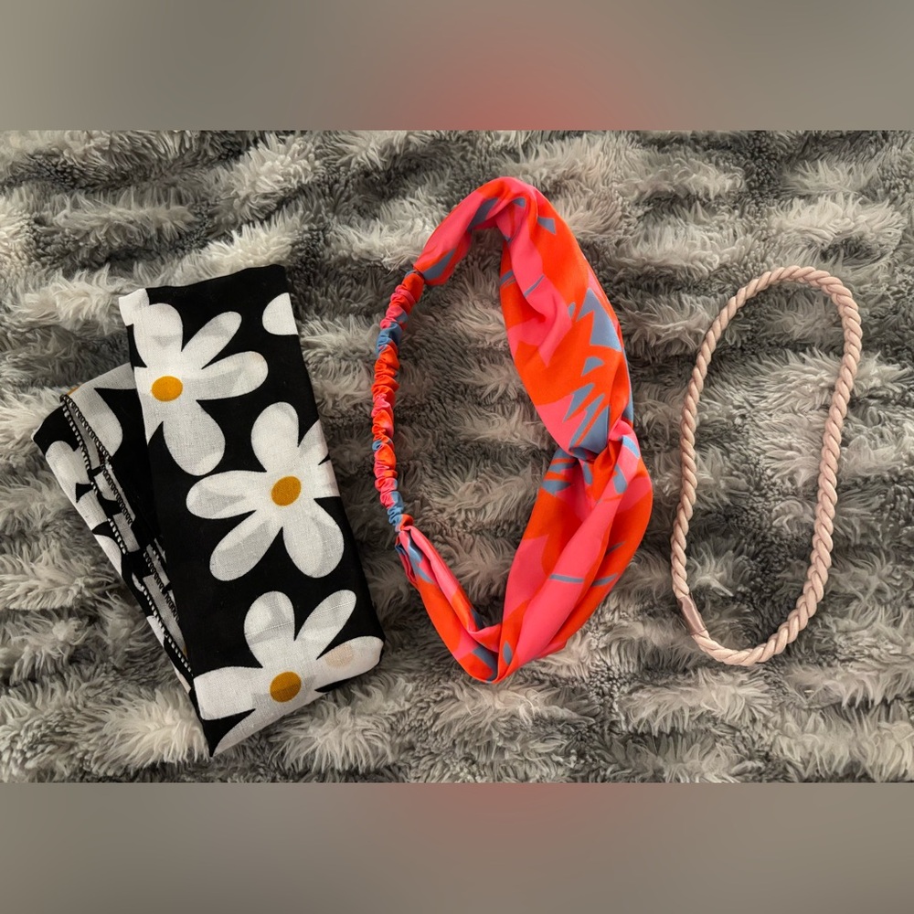 NWOT 70’s Themed Headband Set